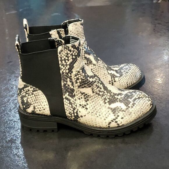 Snakeprint shoes   - Picture 1 of 5